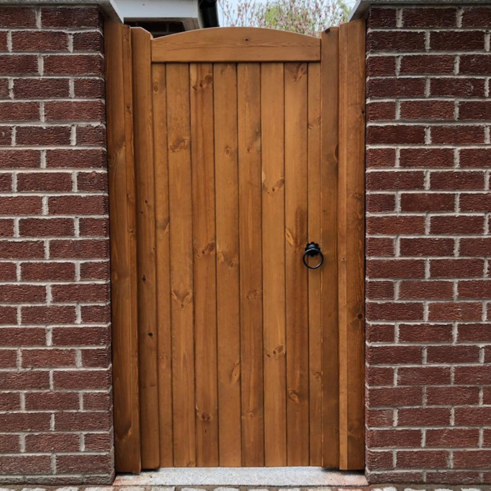 A softwood single gate in an Appleton design