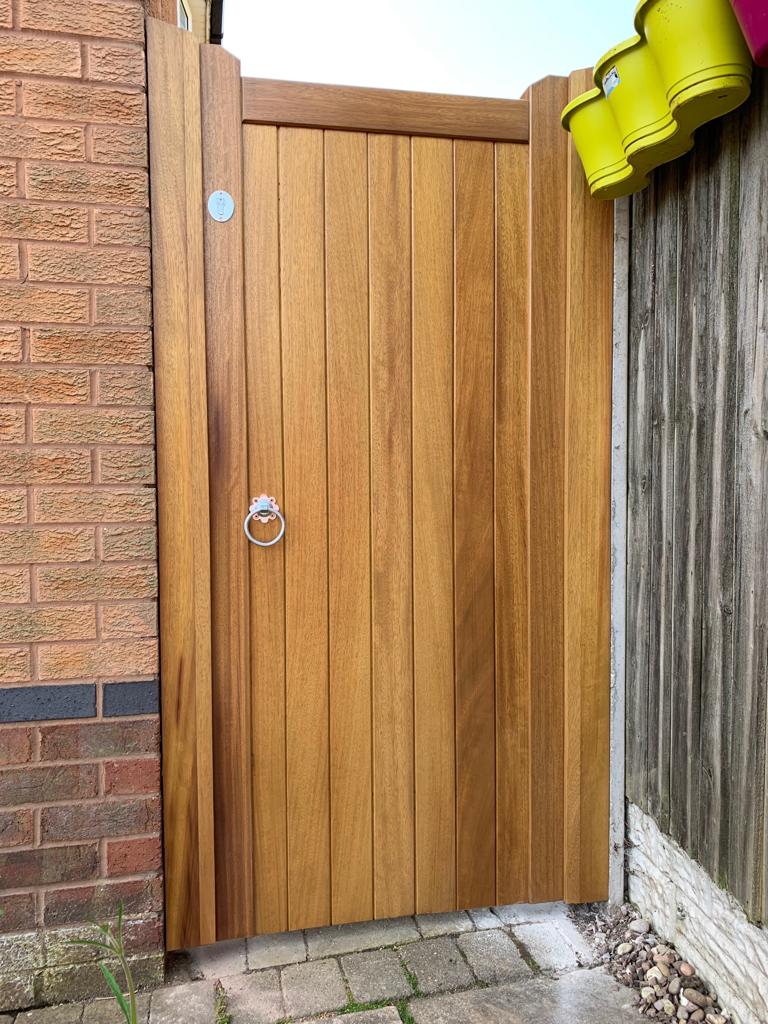 Iroko Village Single Natural Grain - Front