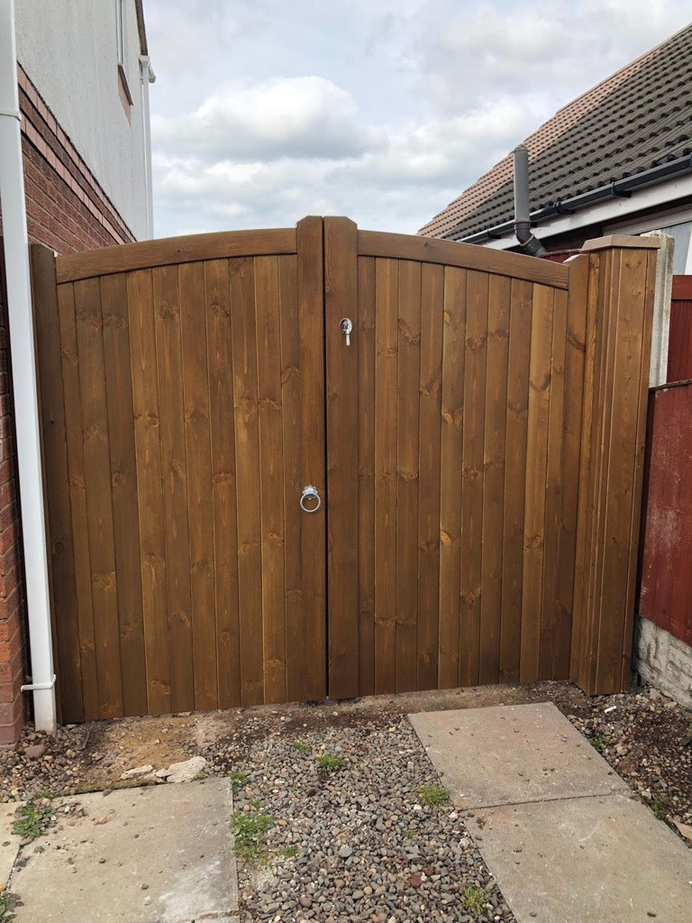 Softwood Driveway - Lymm Design - Double gates