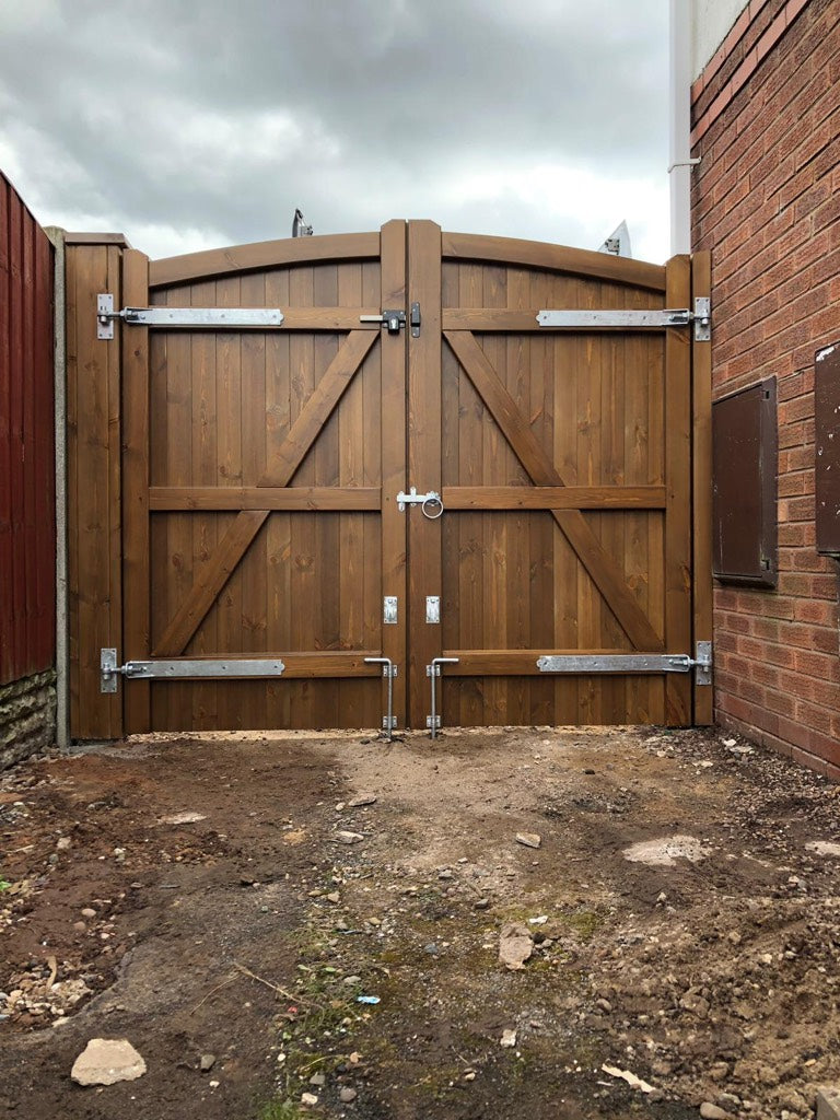 Softwood Driveway - Lymm Design - Double gates - Rear