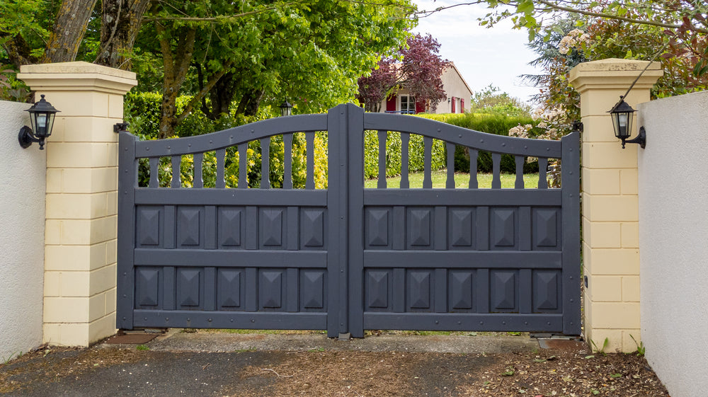 Experts Answer: Exactly What Is the Best Paint for Wooden Gates?