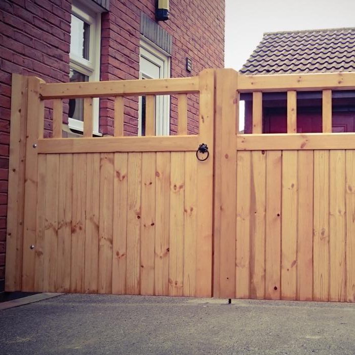 Softwood Driveway Gates | Scandinavian Redwood | Stellar Gates
