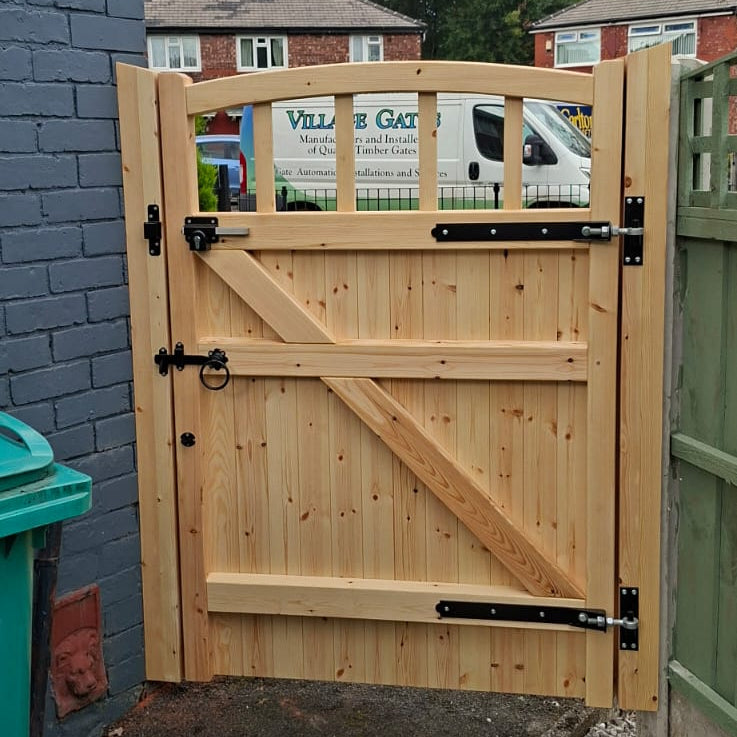 Wooden Side Gate - Tarporley Design