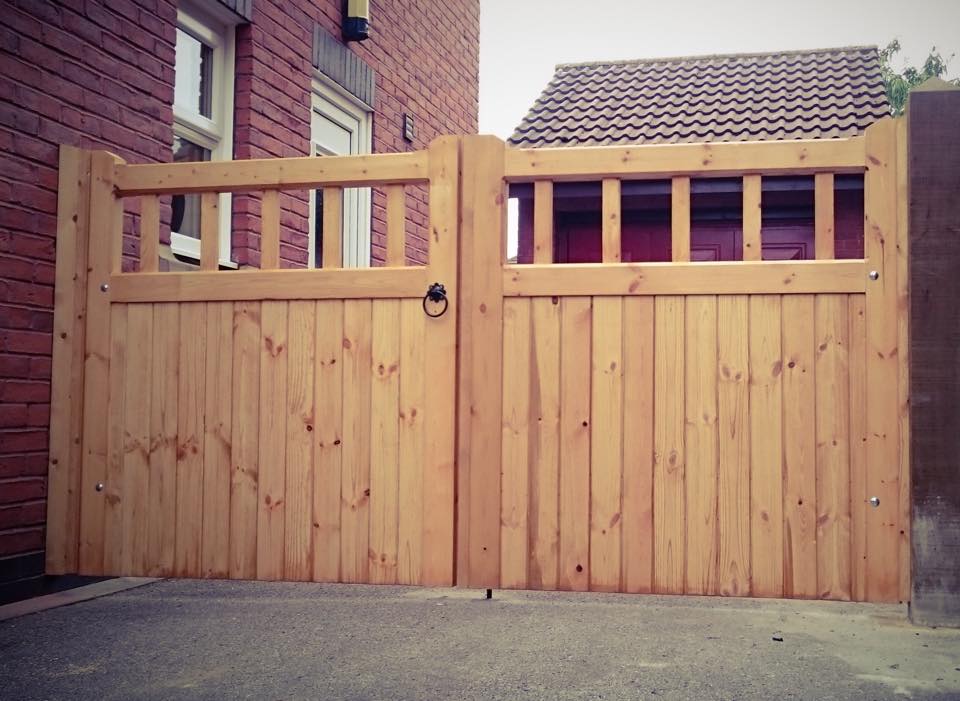 Cheshire Design Softwood Double Gate wood spindles