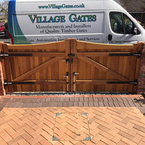 The back of an Idbigo hardwood mid-oak double gate in a Stockton design