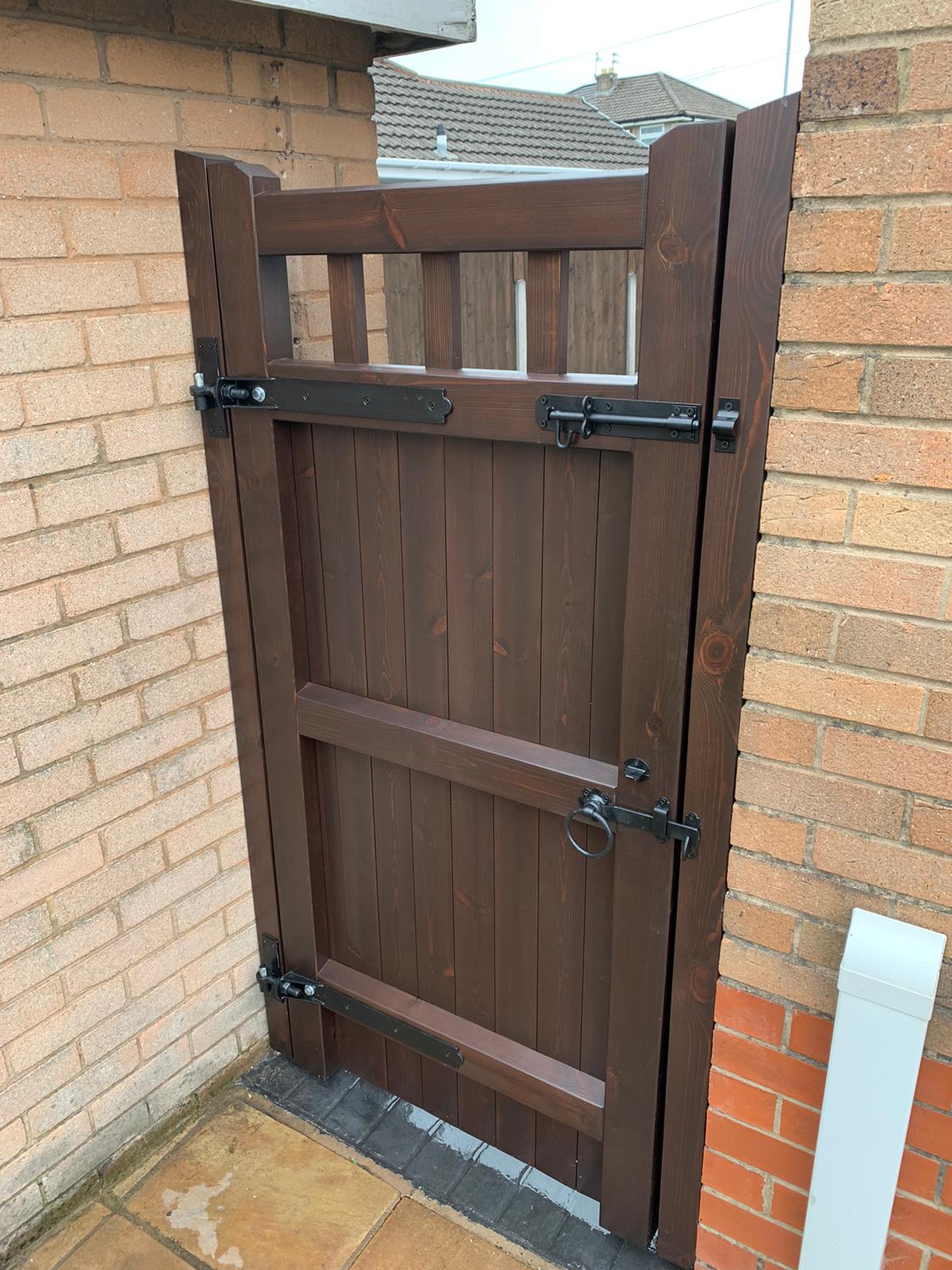 Softwood Side Gate - Cheshire Design - Red Rosewood Stain - Single Gate - Rear